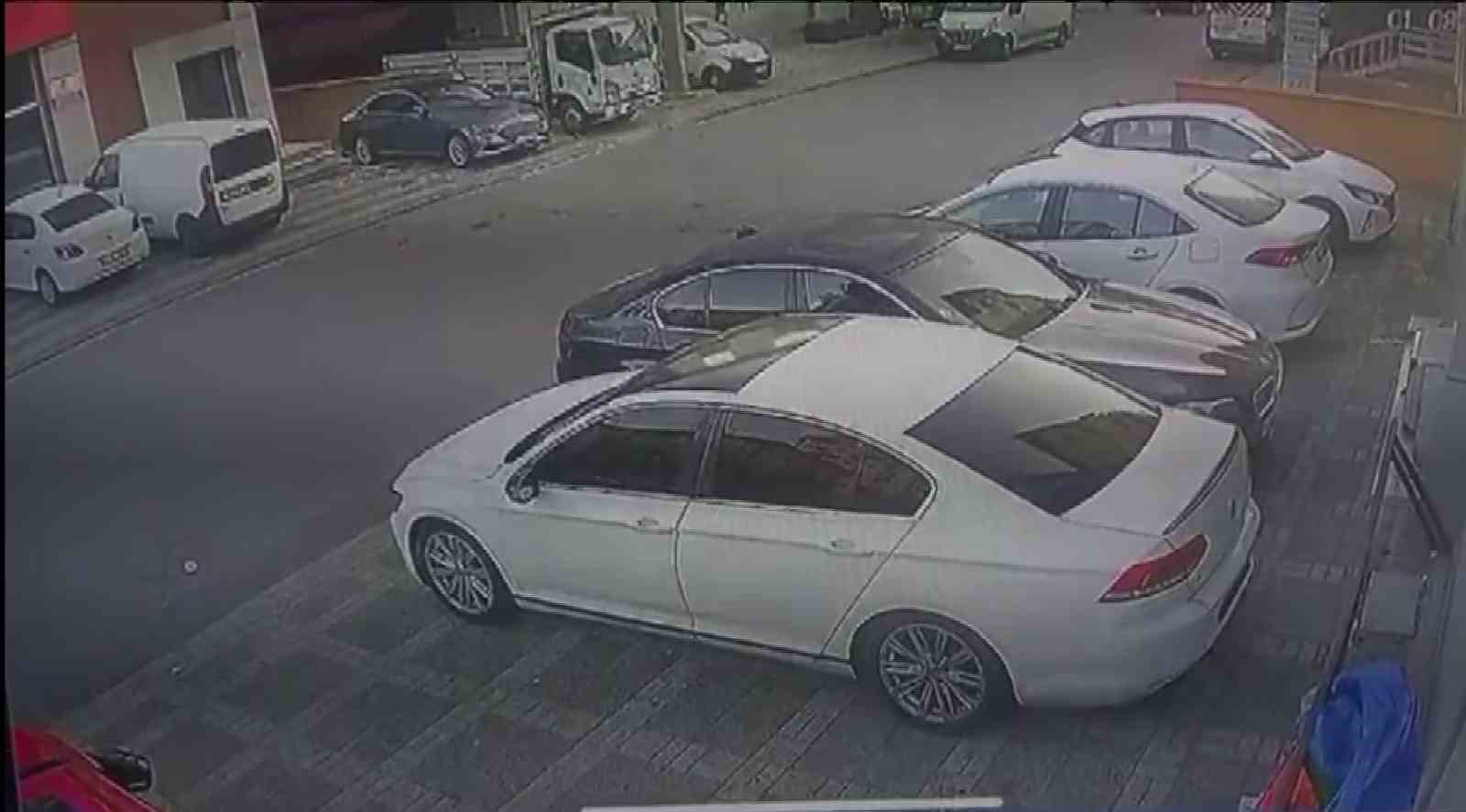 Ümraniye’de otomobilden hayalet gösterge ve konsol takımı hırsızlığı kamerada