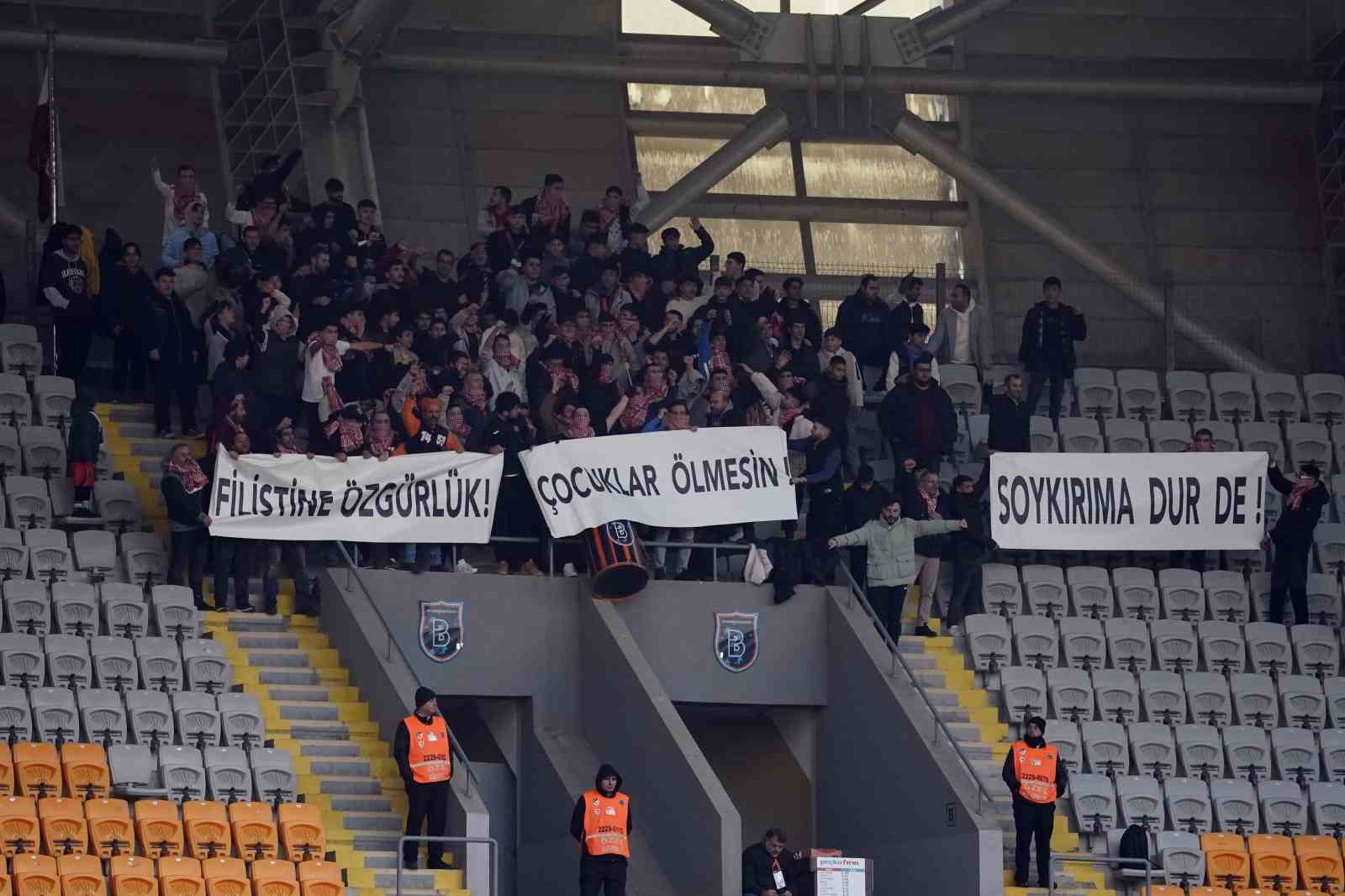 Trendyol Süper Lig: RAMS Başakşehir: 1 – Hatayspor:0 (İlk yarı)