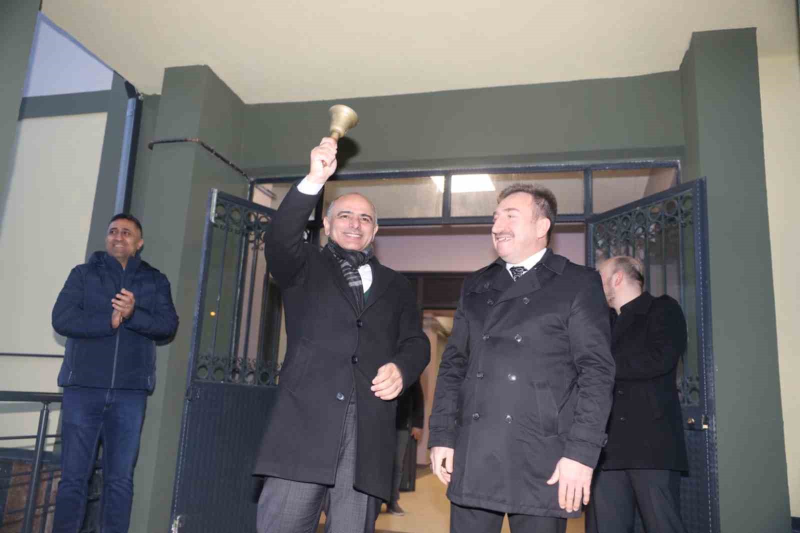 Atatürk Lisesi’nde ilk zili Başkan Söğüt çaldı