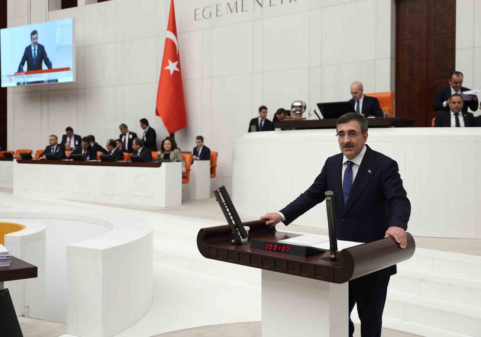 Cumhurbaşkanı Yardımcısı Yılmaz: “Dezenflasyon politikalarımızın devamlılığı sağlanarak 2025 yılında istikrar dönemine geçilecek; enflasyondaki gerileme hız kazanacak, öngörülebilirlik artacak ve 2026 yılında enflasyon yeniden tek haneye çekilecektir”