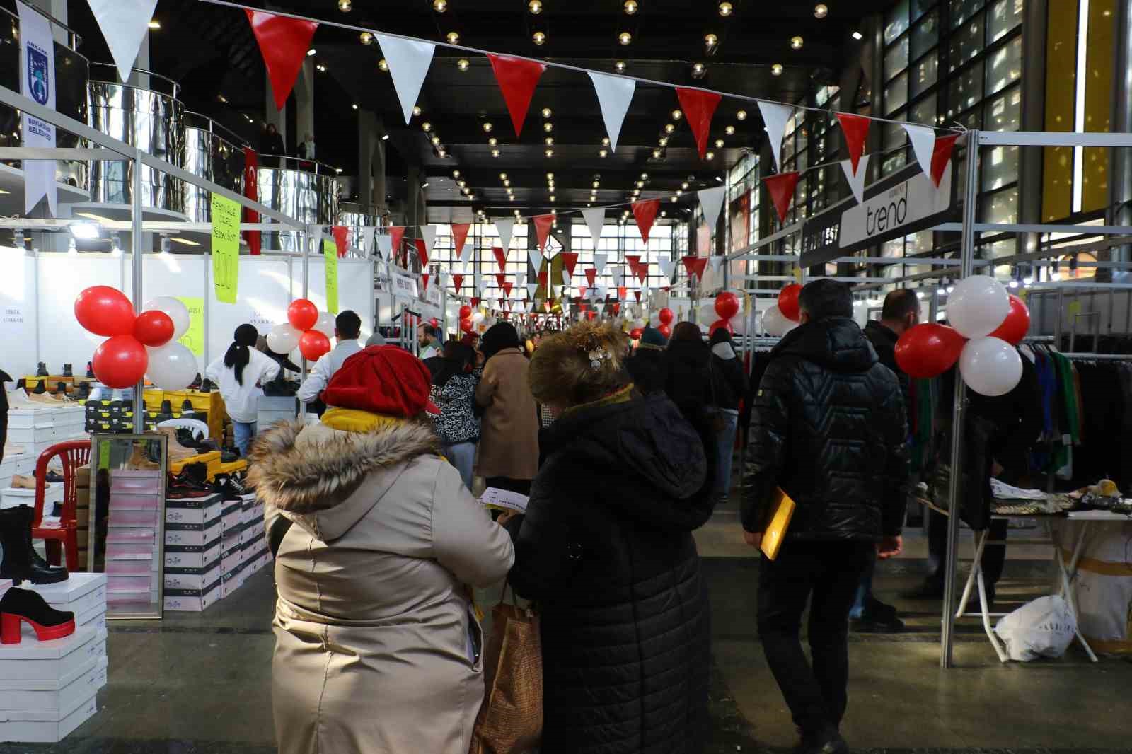 Başkent’te moda festivaline vatandaşlardan yoğun ilgi