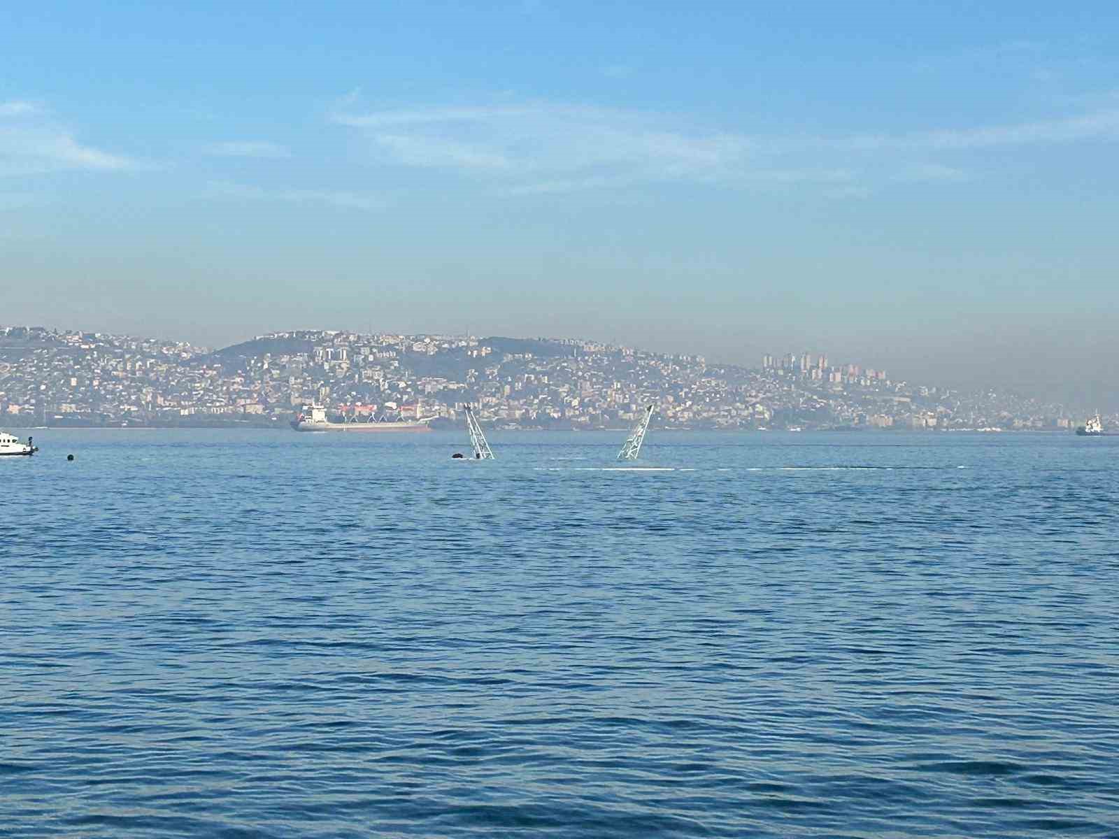 Kocaeli’de tersanede korku dolu anlar: Yüzer havuz battı