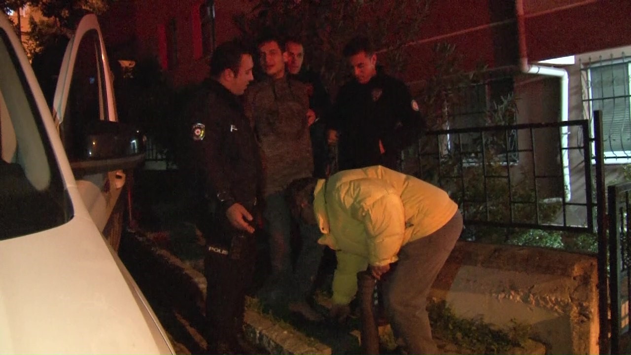 Üsküdar’da sinir krizi geçiren genç kendisini odaya kilitledi