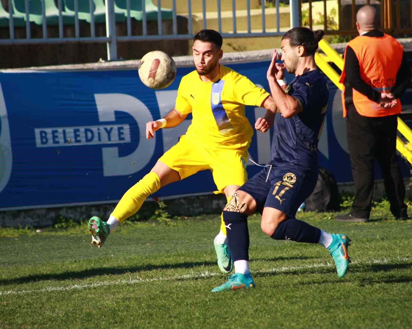 TFF 2. Lig: Belediye Derincespor: 2 – Menemen FK: 3