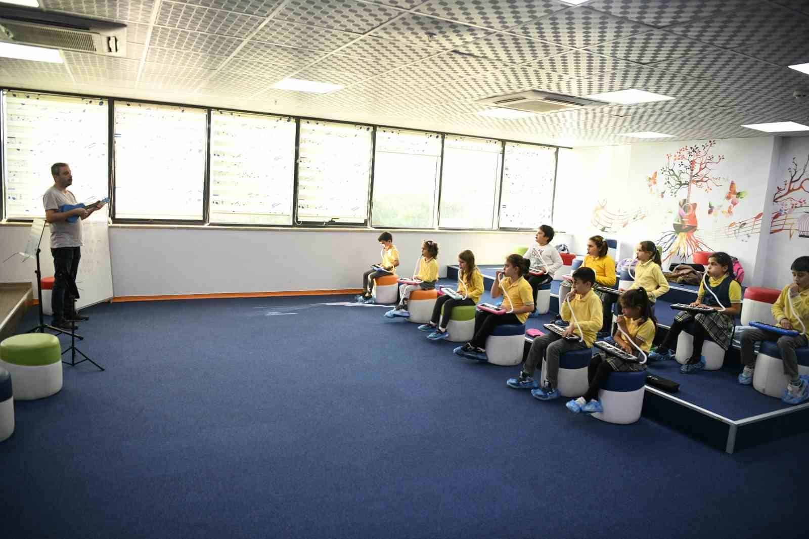 Öğrenciler sanatla büyüyor