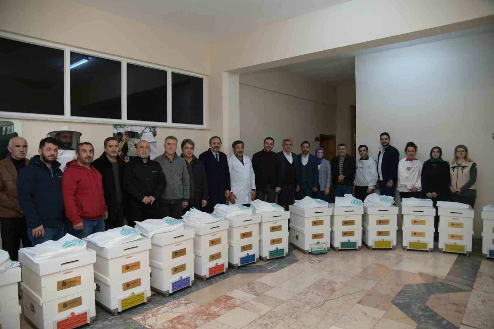 Başiskele’de arıcılara malzeme desteği