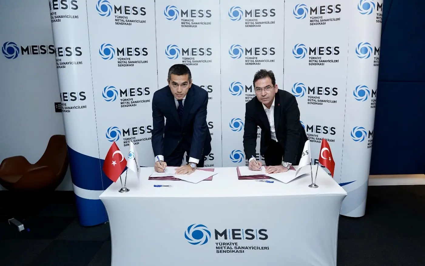 Zafer Direnen Metal İşçilerinin! Zafer Direnen Metal İşçilerinin!