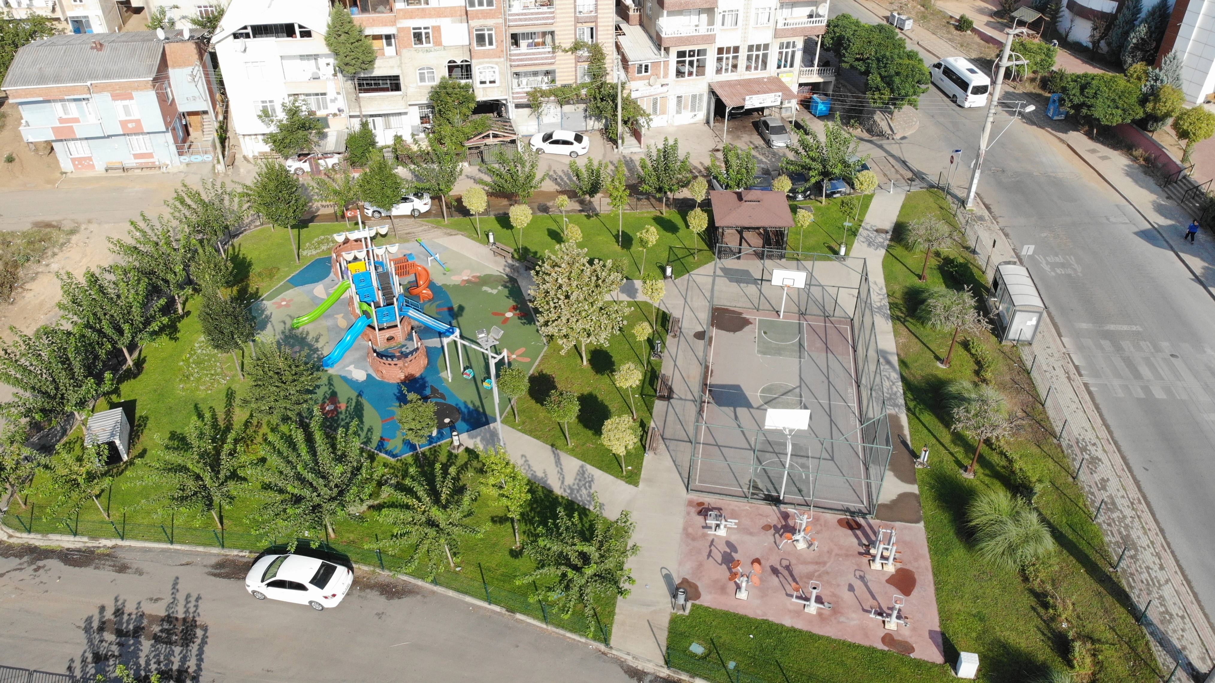 Gebze’de ekipler daha yeşil bir şehir için çalıştı Gebze’de ekipler daha yeşil bir şehir için çalıştı