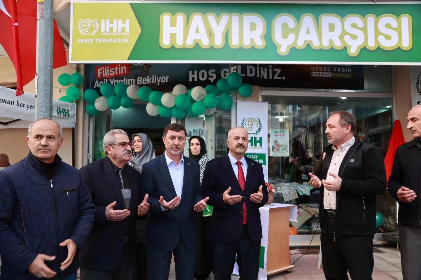 İHH Hayır Çarşısı Açtı