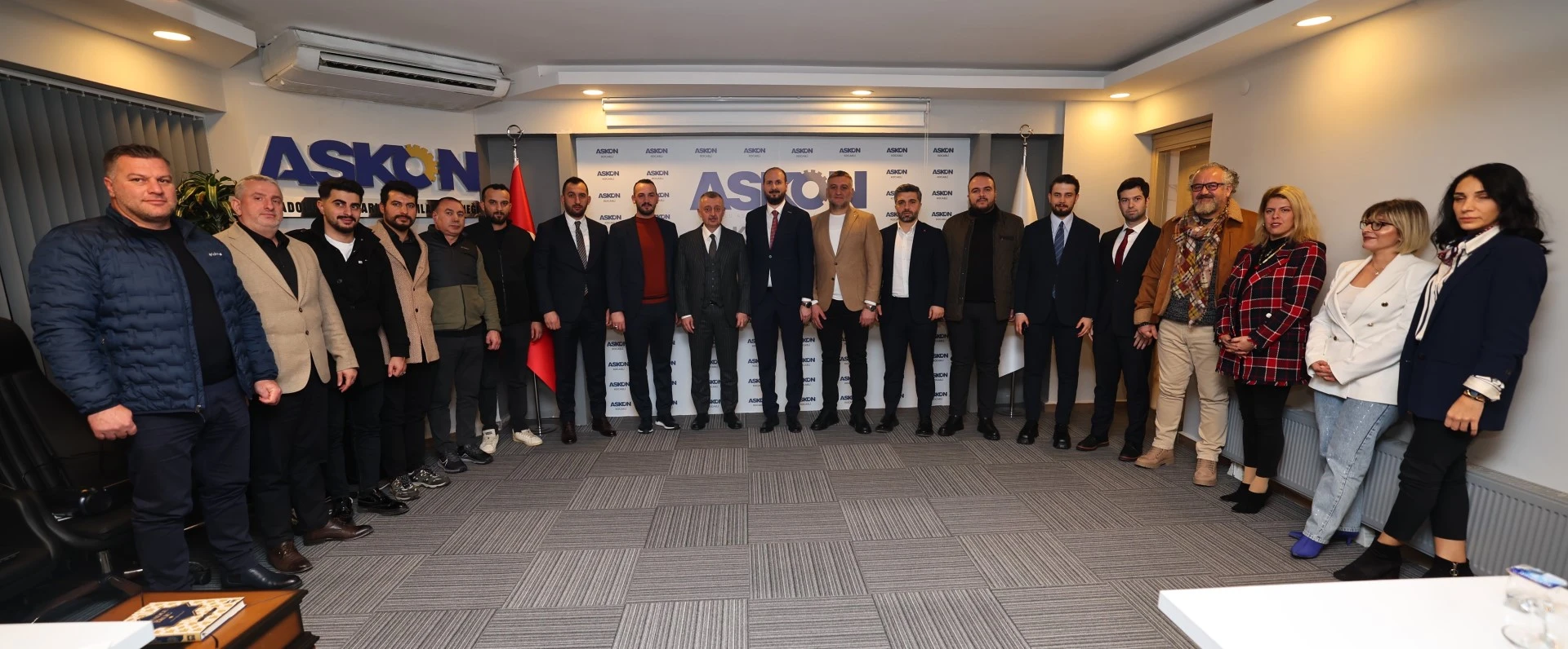 Büyükakın, iş dünyası temsilcileriyle buluştu Büyükakın, iş dünyası temsilcileriyle buluştu