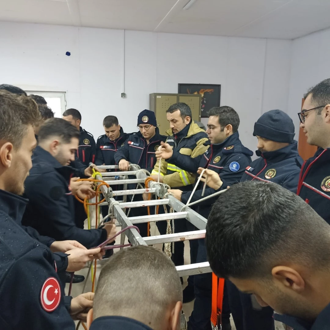 Büyükşehir itfaiyesinde eğitime devam! Büyükşehir itfaiyesinde eğitime devam!