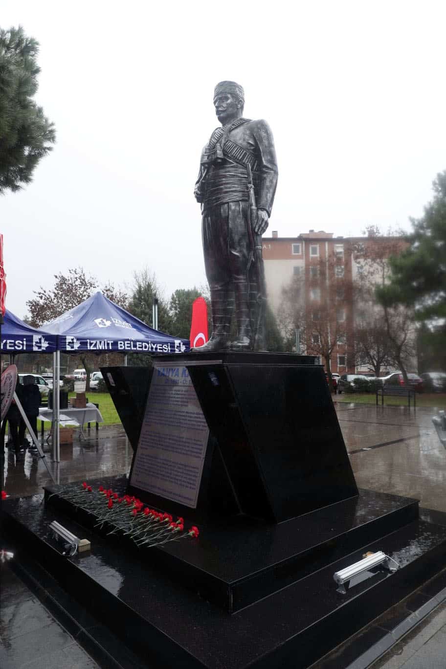 İzmit Belediyesi Yahya Kaptan’ı unutmadı İzmit Belediyesi Yahya Kaptan’ı unutmadı