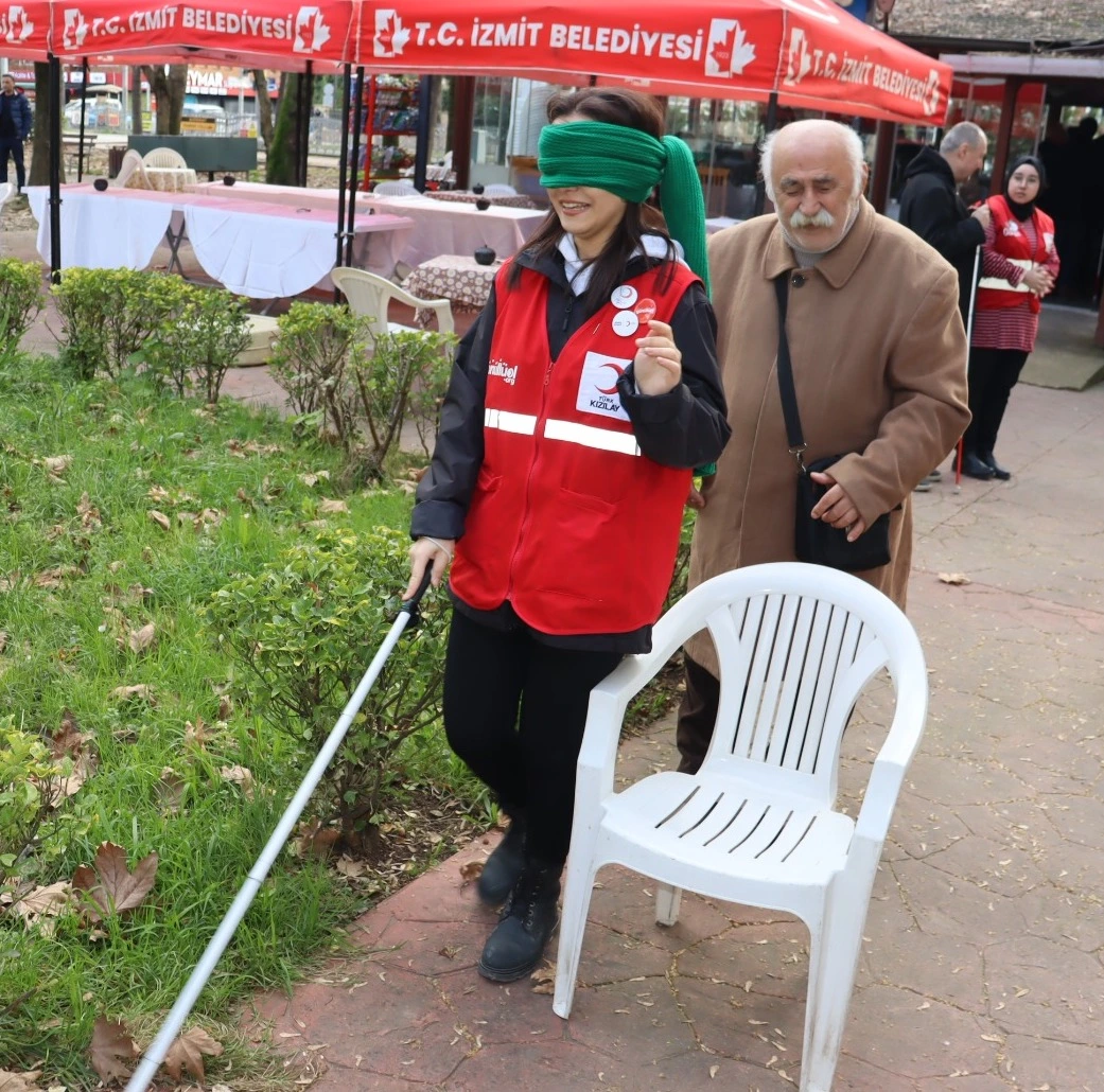İzmit Belediyesi’nden Beyaz Baston etkinliği 