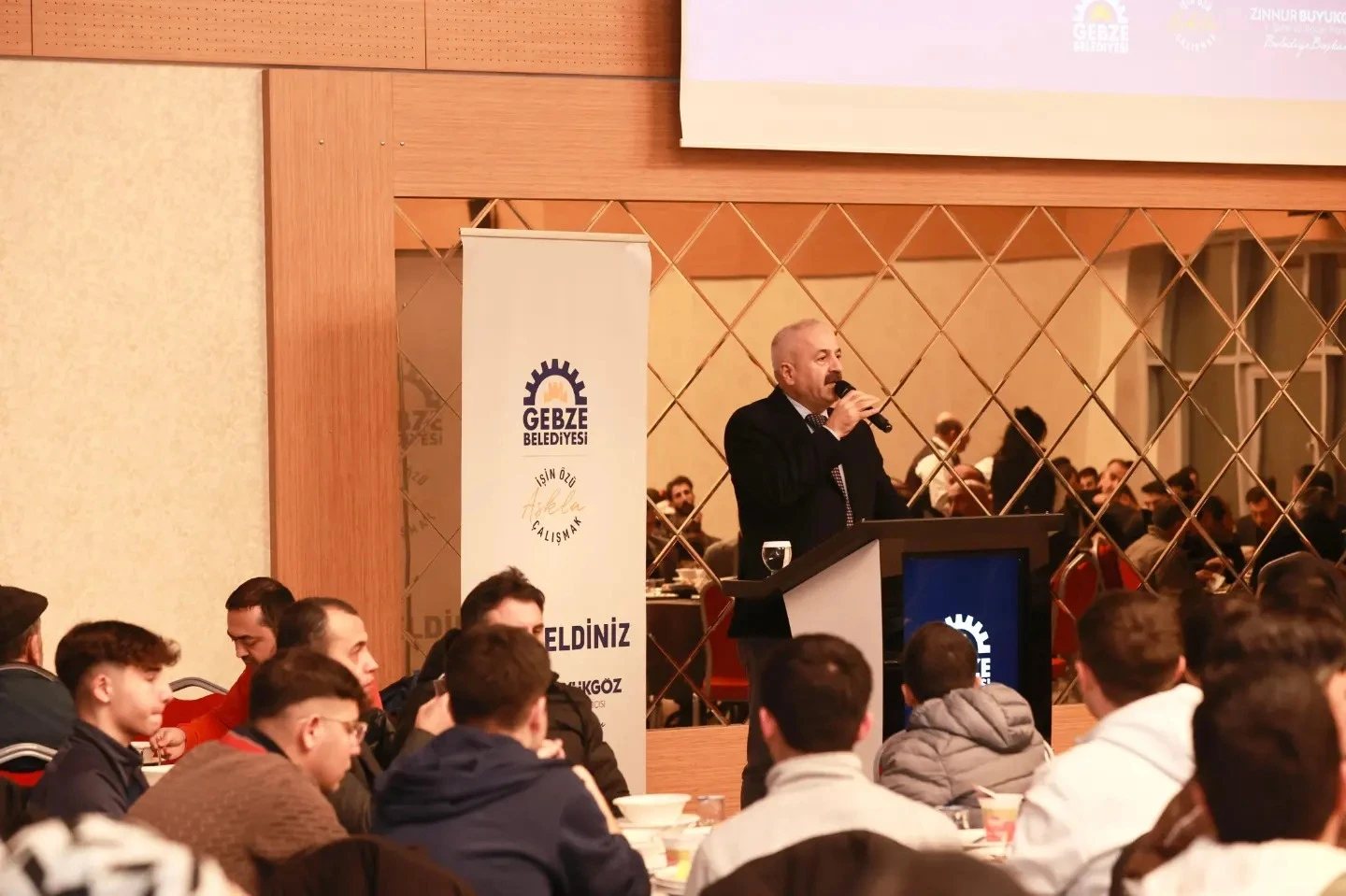 Büyükgöz, ‘Sağlam İşler’i Niğdelilere anlattı Büyükgöz, ‘Sağlam İşler’i Niğdelilere anlattı