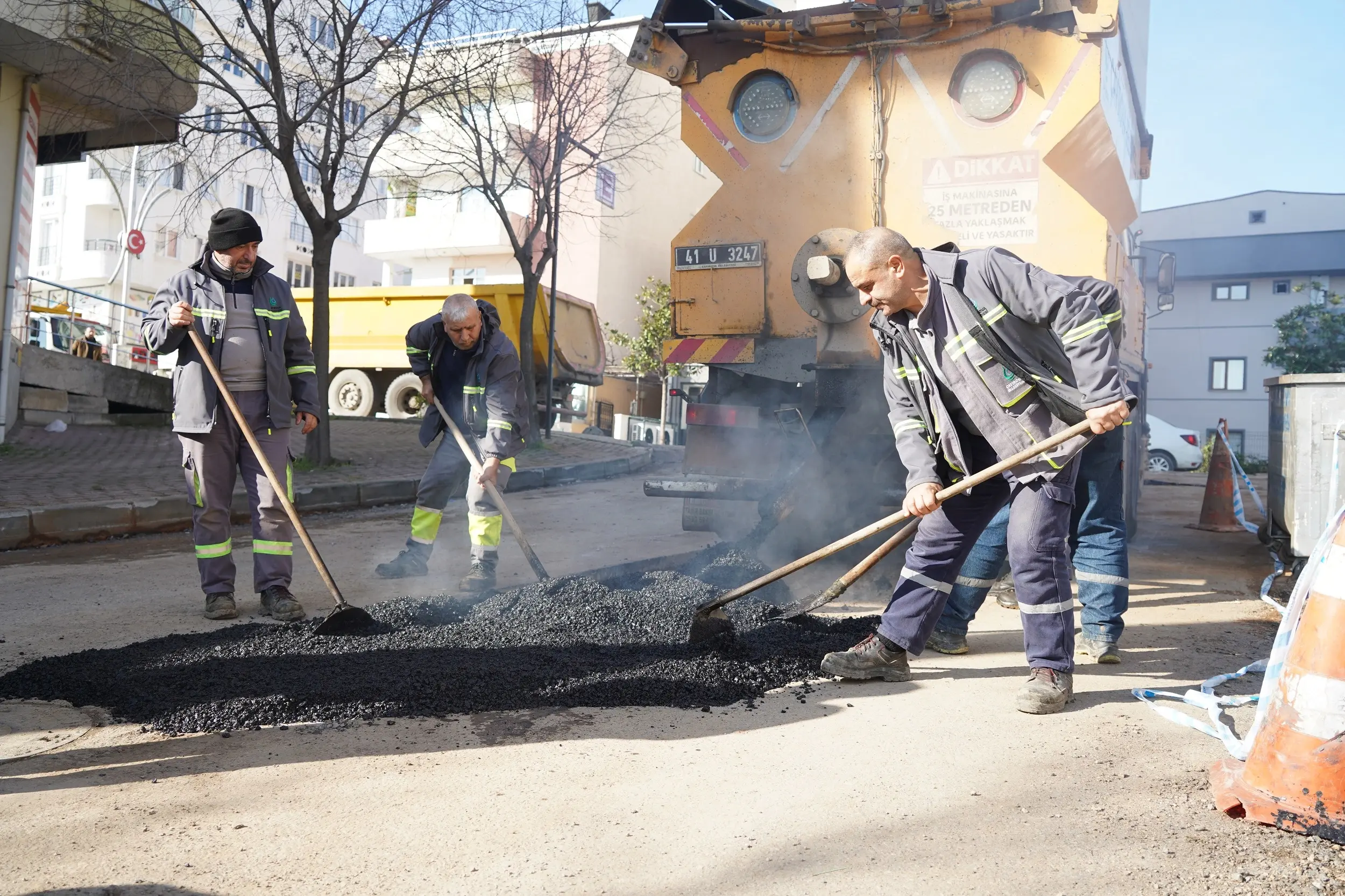 Çayırova’da  Fen işleri yoğun çalışıyor
