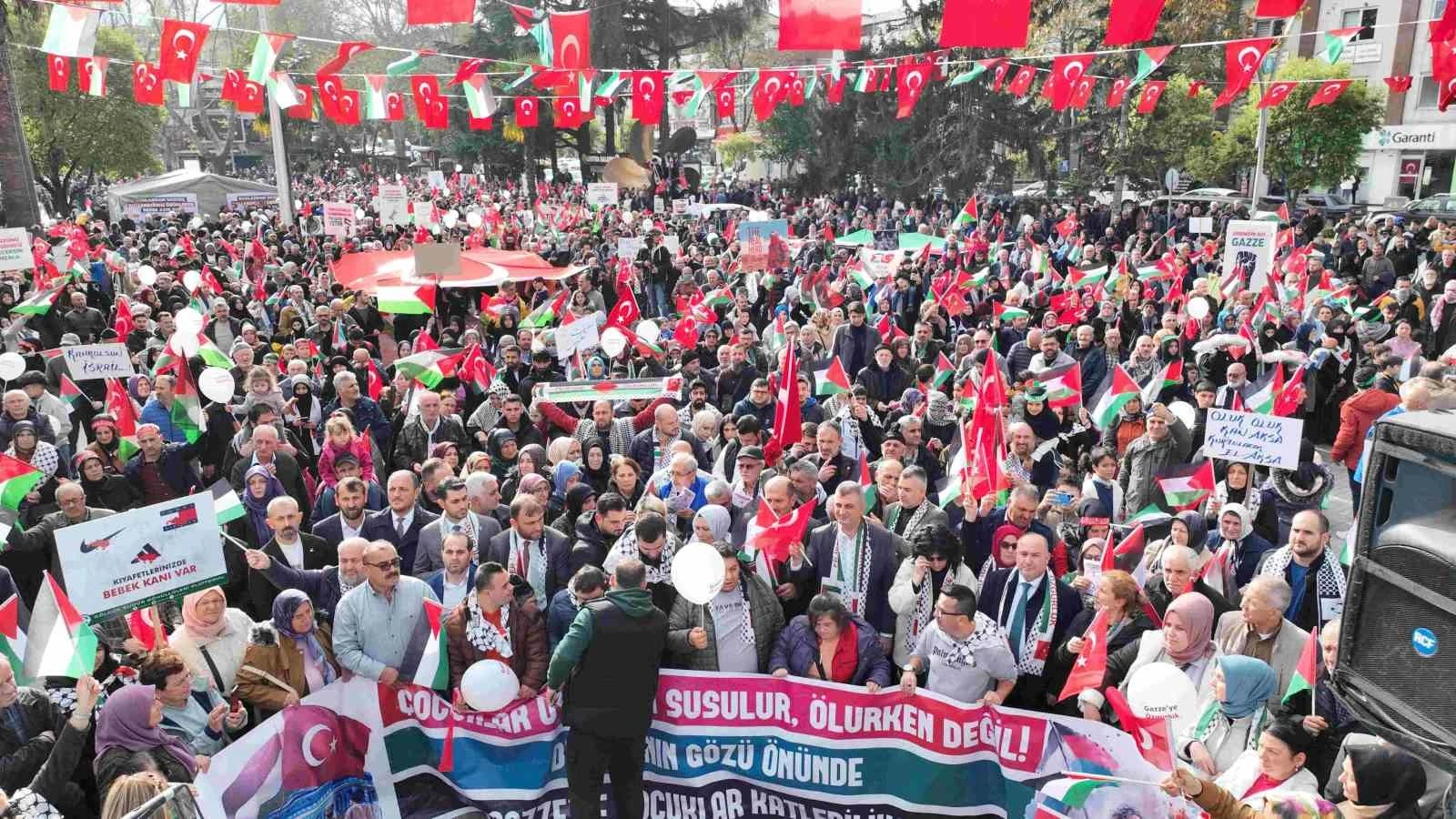 Gölcük’te binlerce kişi Filistin için yürüdü