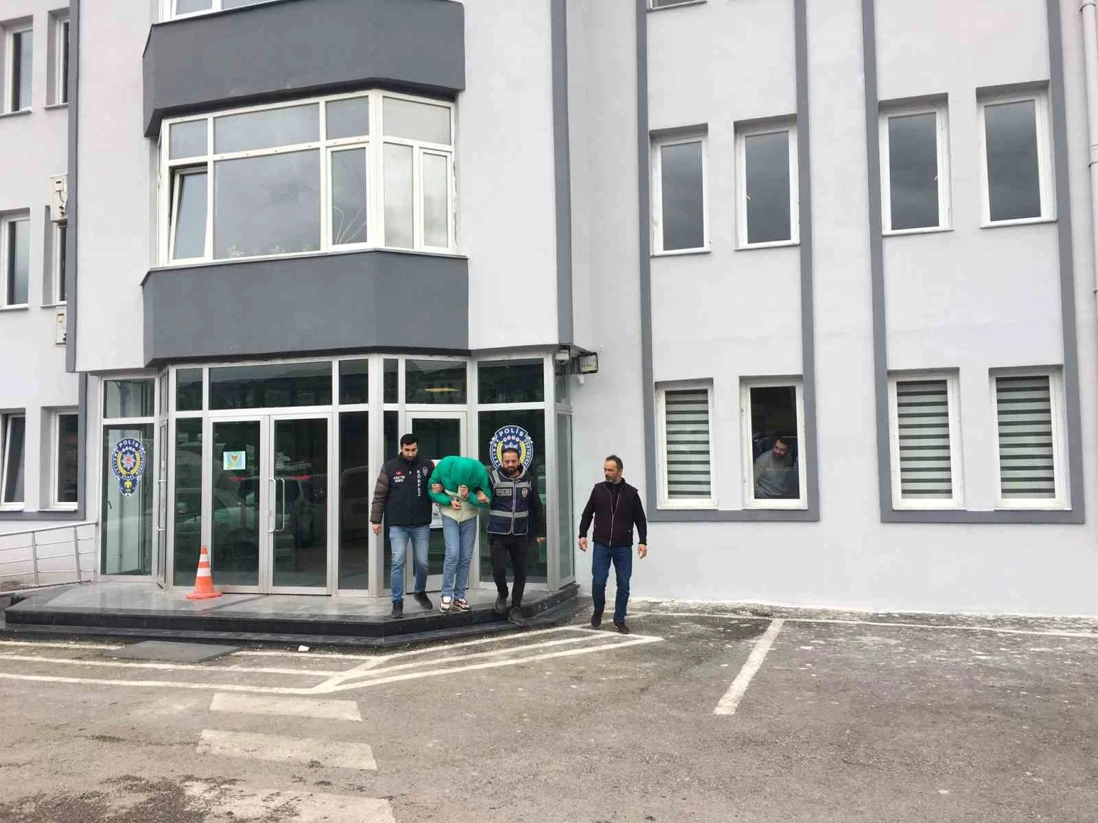 İş yerinden 900 bin TL’lik malzeme çalan şüpheliler yakalandı