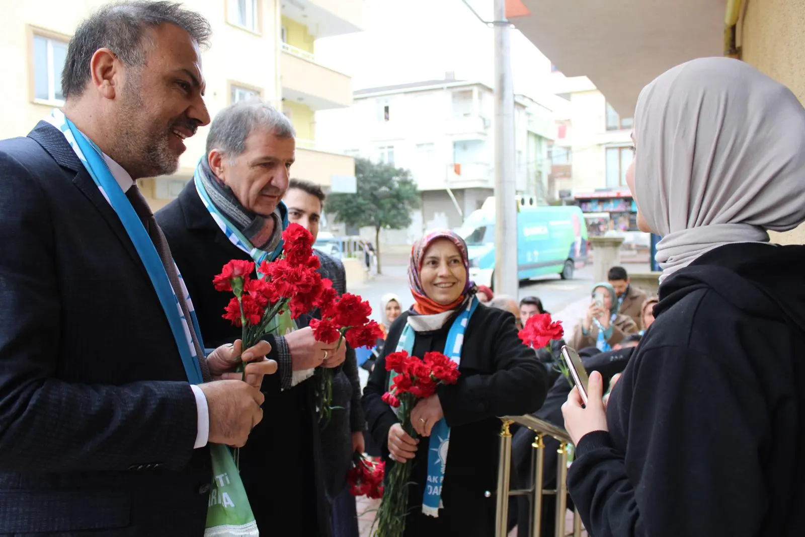 AK Parti tüm kadrolarıyla sahada AK Parti tüm kadrolarıyla sahada