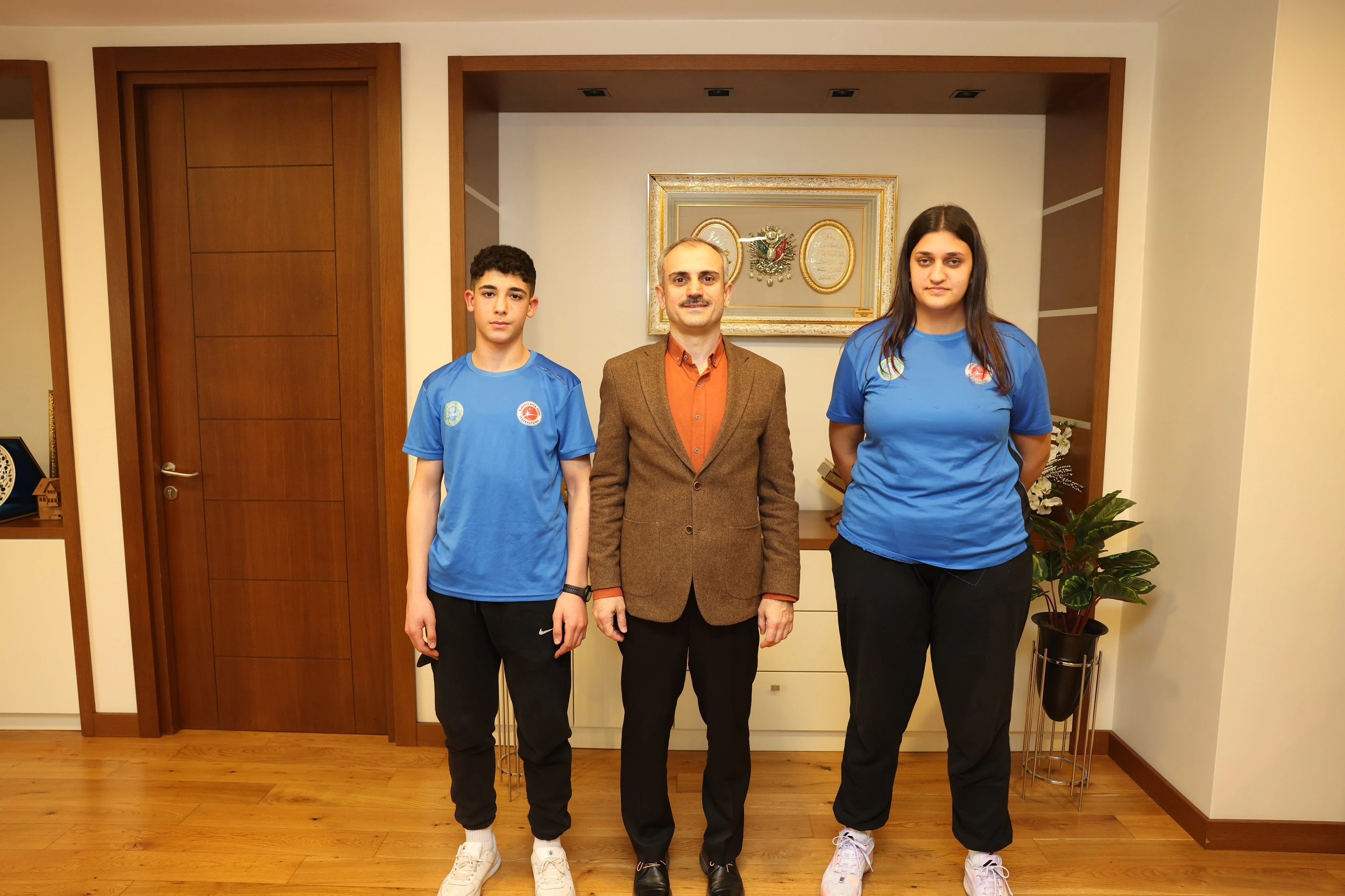 Çiftçi, şampiyon Kick Boksçuları ağırladı Çiftçi, şampiyon Kick Boksçuları ağırladı