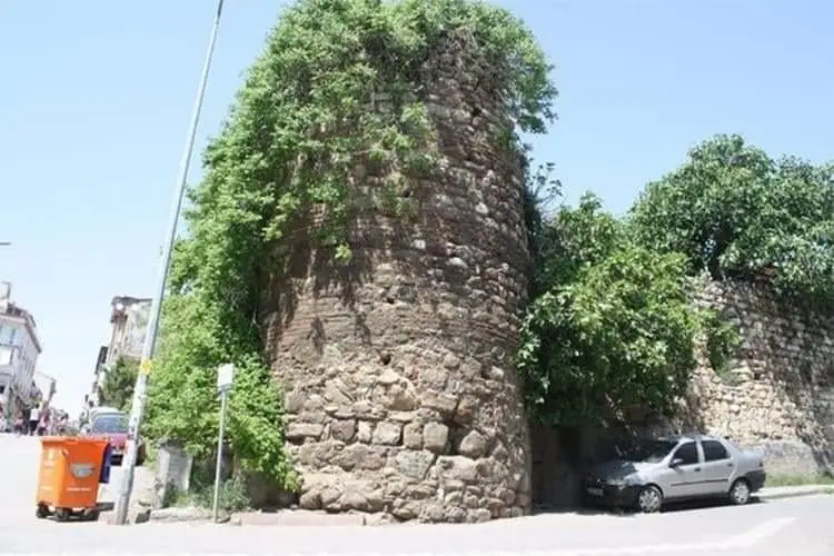 BİR TARİHTEN FAZLASI; DARICA KALESİ BİR TARİHTEN FAZLASI; DARICA KALESİ