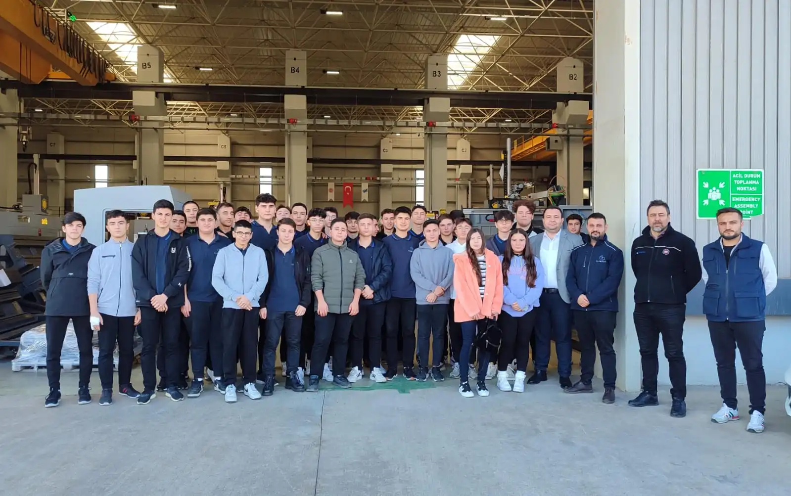Topkapı Okulları Tezmaksan sınıfı, Smb Technics Gebze CNC fabrikasını ziyaret etti Topkapı Okulları Tezmaksan sınıfı, Smb Technics Gebze CNC fabrikasını ziyaret etti