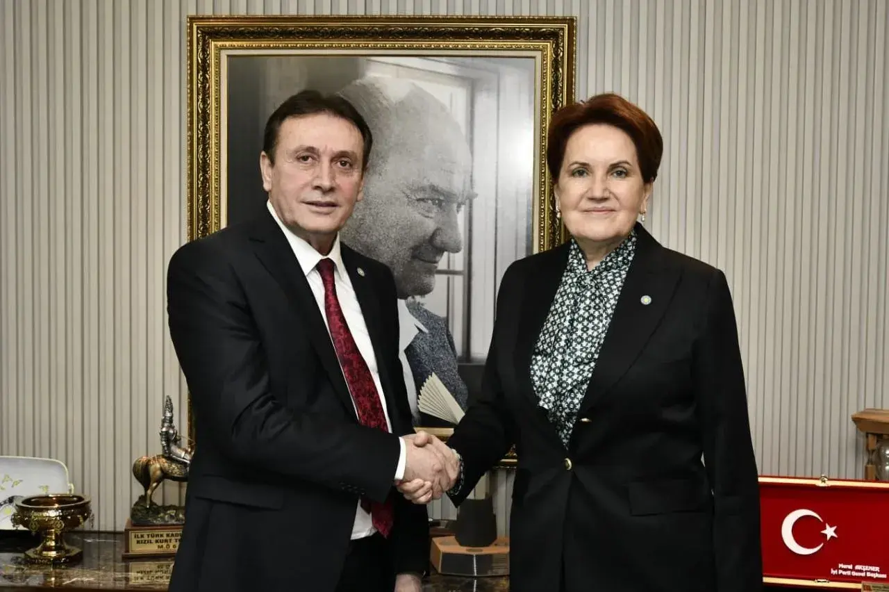 Demirci’nin İYİ  rozeti Akşener’den!