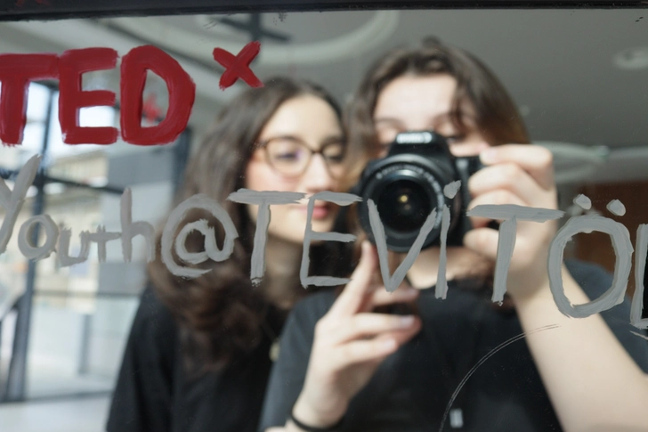 5. TEDxYouth@TEVİTÖL Etkinliği "Köprü" Temasıyla Gerçekleşti 5. TEDxYouth@TEVİTÖL Etkinliği "Köprü" Temasıyla Gerçekleşti