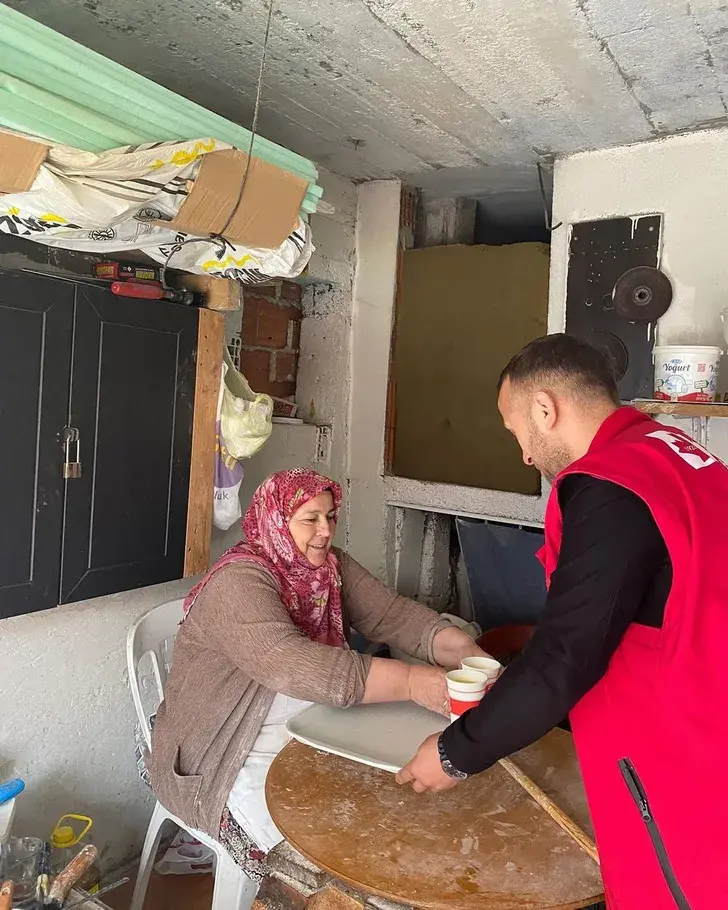 İzmit Belediyesi’nden Yerel Üretici Desteği: Çınar Ekibi Semt Pazarlarında