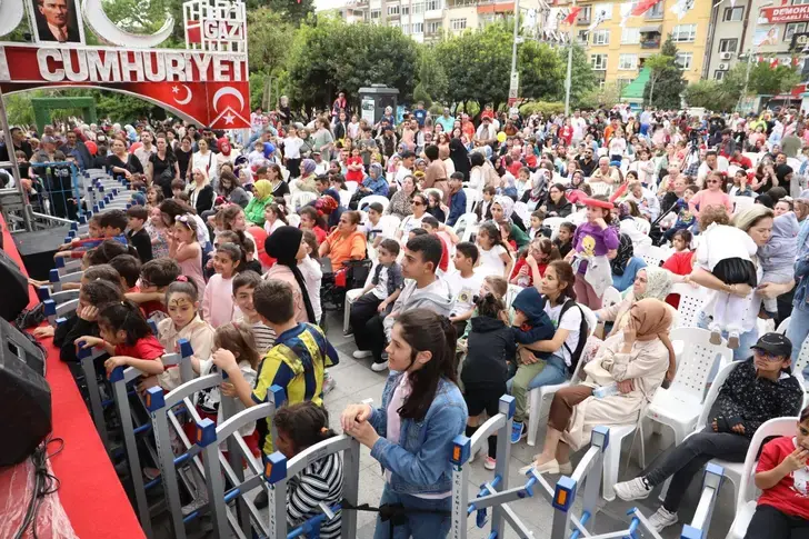 İzmit’te Çocuk Bayramı Tiyatro Coşkusu