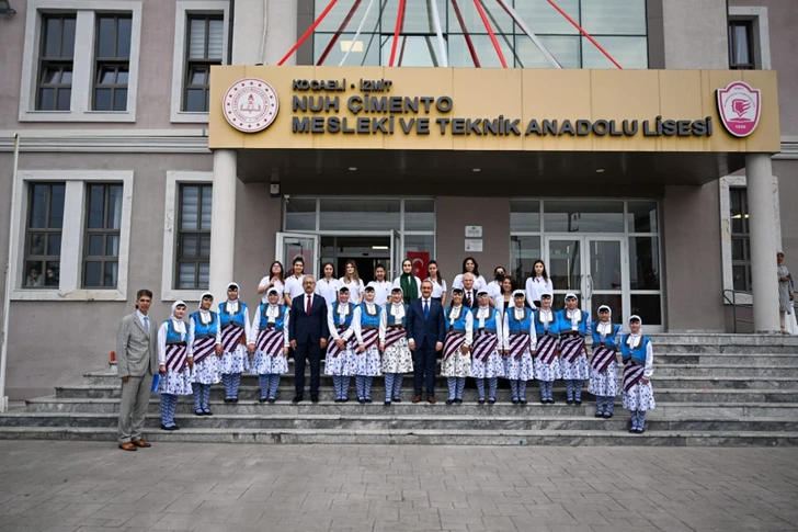 Vali Yavuz, Başarılı Öğrencileri Tebrik Etti Vali Yavuz, Başarılı Öğrencileri Tebrik Etti