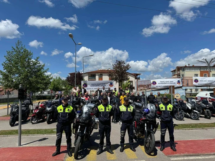 Kocaeli'de "Hayatla Yarışılmaz" Temalı Trafik Haftası Etkinlikleri Gerçekleştirildi Kocaeli'de "Hayatla Yarışılmaz" Temalı Trafik Haftası Etkinlikleri Gerçekleştirildi