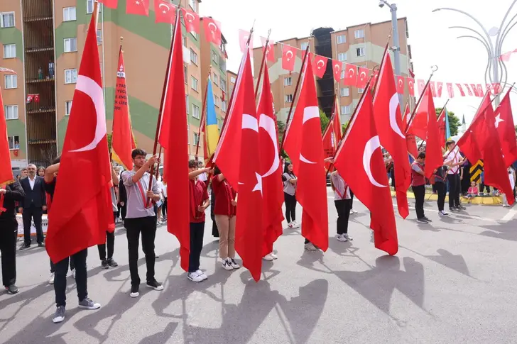 Çayırova'da 19 Mayıs Coşkusu Çayırova'da 19 Mayıs Coşkusu