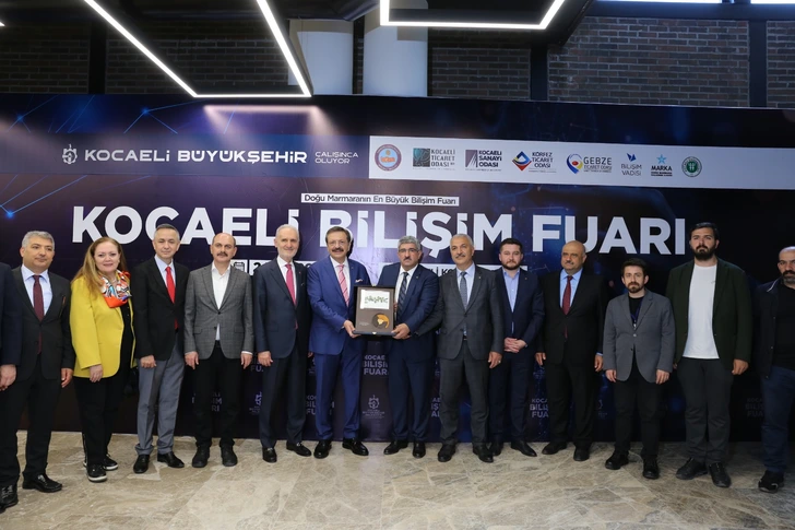 Hisarcıklıoğlu Kocaeli Bilişim Fuarı'na Tam Not Verdi