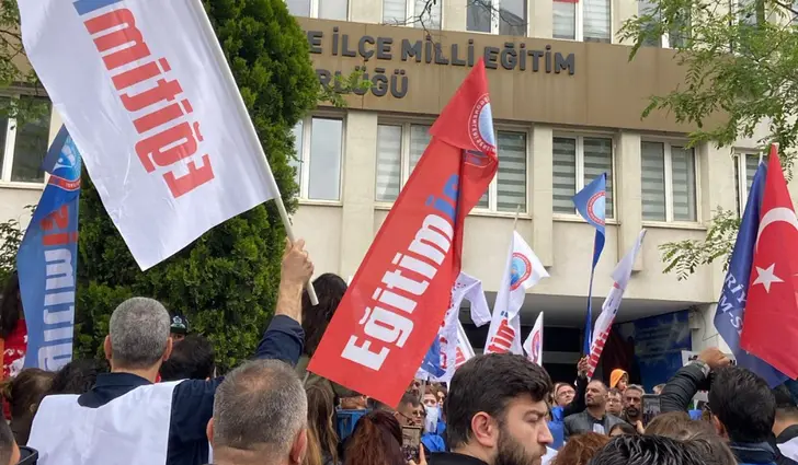 Eğitim-İş Sendikası Gebze'de Yürüyüş Düzenledi: Öğretmenlerden iş bırakma eylemi!
