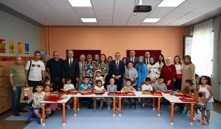Öğrenciler Karnelerini Vali Yavuz’un Elinden Aldı