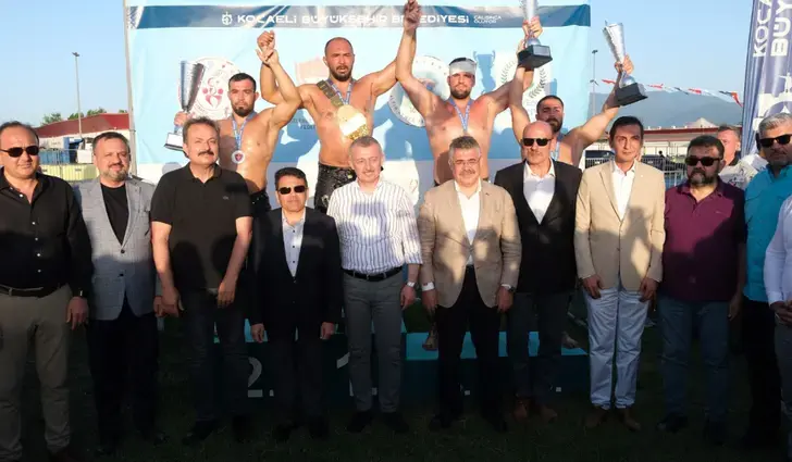 Sekapark’ta Yağlı Güreş Şöleni Sona Erdi: Altın Kemer Sahibini Buldu