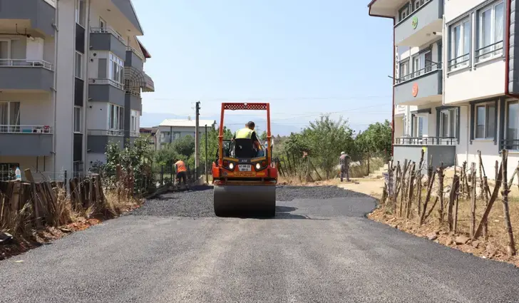 İzmit Belediyesi Asfalt Çalışmalarına Devam Ediyor