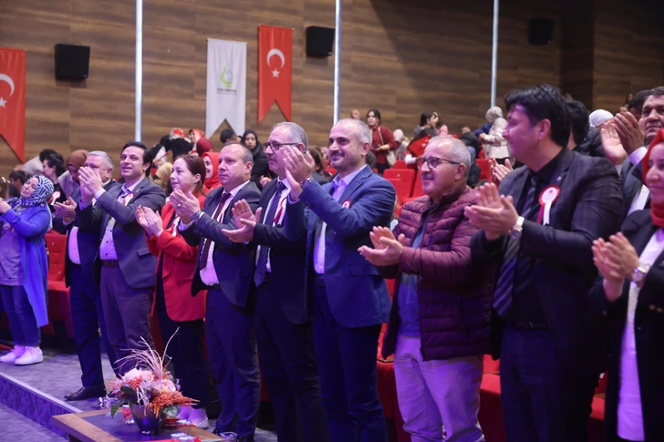 Çayırova’da Cumhuriyet Coşkusu: Bilgievi Korosu’ndan Muhteşem Konser