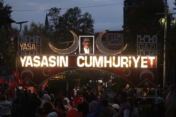 İzmit Belediyesi’nden ‘Cumhuriyet’ Temalı Yarışmalarda Dereceye Girenlere Ödül Töreni İzmit Belediyesi’nden ‘Cumhuriyet’ Temalı Yarışmalarda Dereceye Girenlere Ödül Töreni