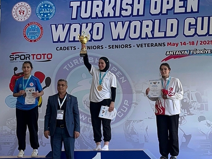 ÇESK Rize’de havuzu taçlandırdı ÇESK Rize’de havuzu taçlandırdı