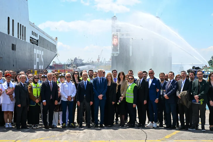 DFDS, 10.000'inci seferini törenle kutladı DFDS, 10.000'inci seferini törenle kutladı
