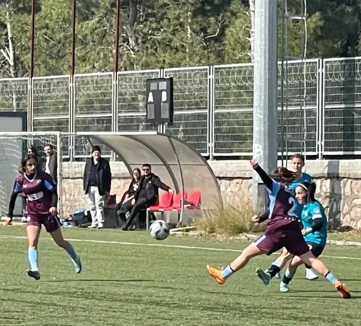 Arapçeşme Spor’un kızları dolu dizgin!