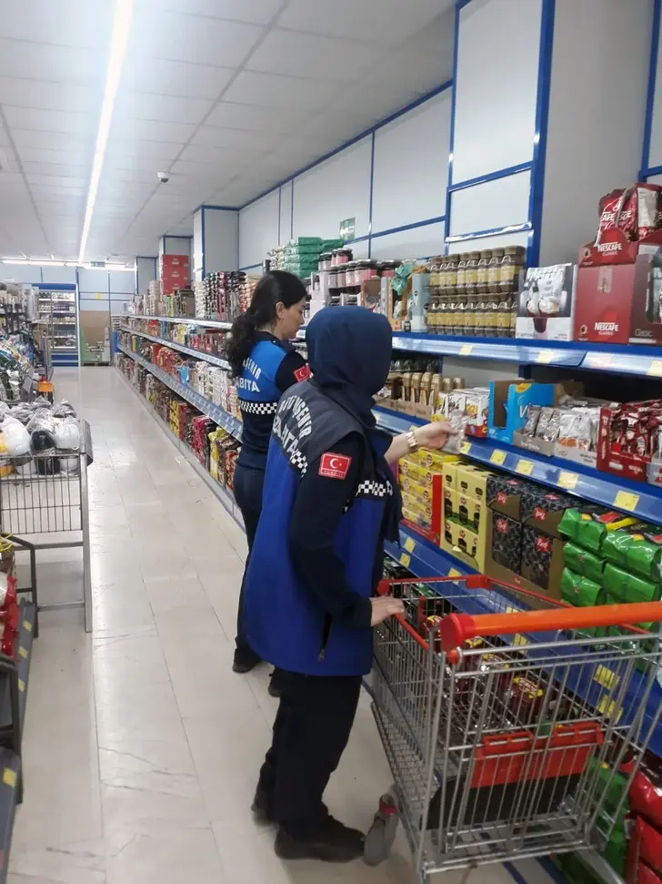 Büyükşehir zabıtasından market denetimi