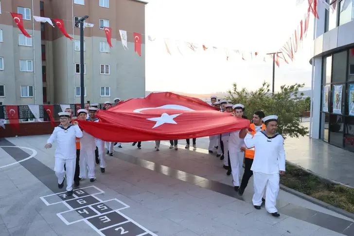 Çayırova’nın özel askerlerine kına gecesi