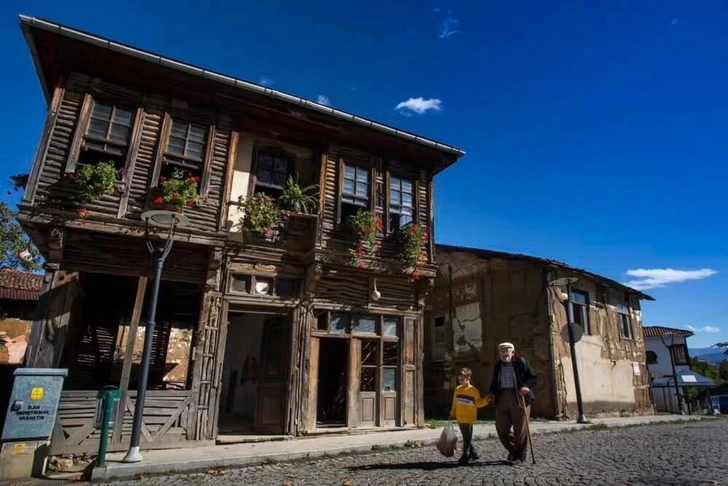 GÖLCÜK SARAYLI'NIN SİMGESİ TARİHİ BİNA RESTORE EDİLİYOR: İHALE 17 TEMMUZ'DA GÖLCÜK SARAYLI'NIN SİMGESİ TARİHİ BİNA RESTORE EDİLİYOR: İHALE 17 TEMMUZ'DA