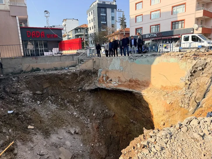 Yıldızlı, Akse’deki enkazı yerinde gördü! Yıldızlı, Akse’deki enkazı yerinde gördü!