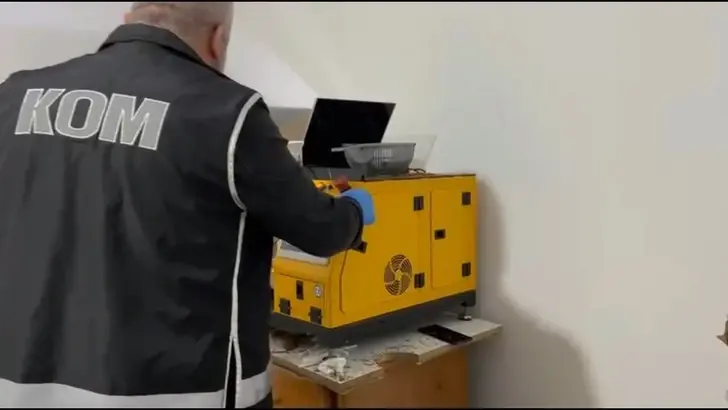 Evdeki Odalar Sigara İmalathanesine Dönüştürüldü