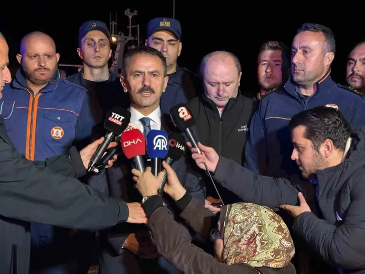 Gemiden Tahliye Edilen 25 Personel Sağlık Kontrolü İçin Hastaneye Kaldırıldı