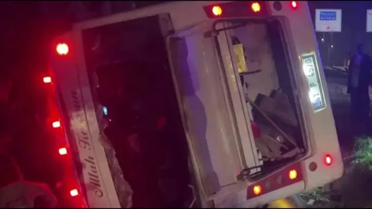 İşçi Servisi ile Otomobil Çarpıştı: 8 Kişi Yaralandı