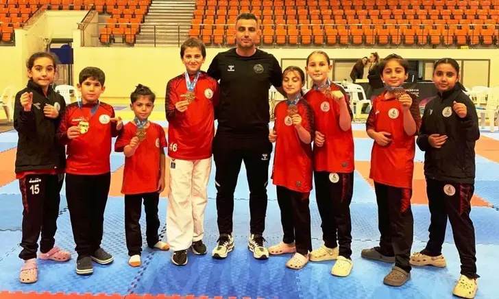 KÖRFEZ GENÇLERBİRLİĞİ DARICA'DA 13 MADALYA KAZANDI : KARATE LİGİNDE BÜYÜK BAŞARI